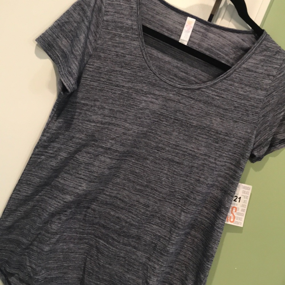 BNWT Blue/grey classic t